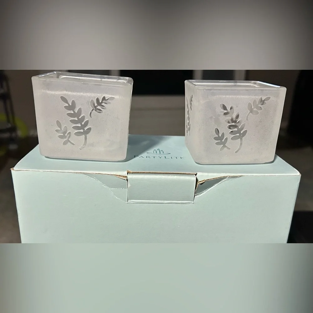 NEW PartyLite Frosted Leaf Candle Holders - Picture 1 of 3